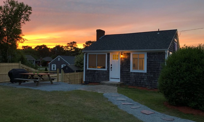 Dennis Port House | Quaint cottage 100 steps from the Beach
