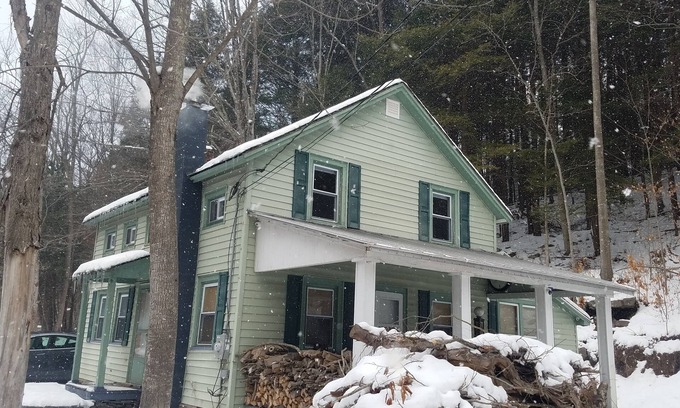 Shandaken Cottage | Quaint cottage in the Catskills