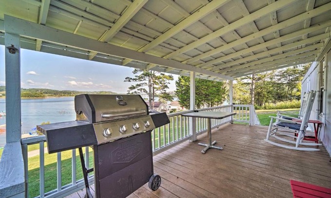 Bean Station House | Quaint Cottage Overlooking Cherokee Reservoir