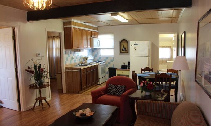 Deep Hole House | Quaint Cottages Near Everything on Beach Road