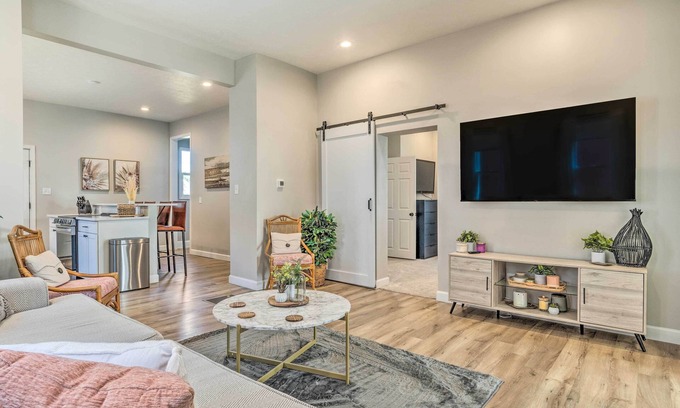 Near Eastside House | Quaint + Cozy Indianapolis Getaway w/Yard!