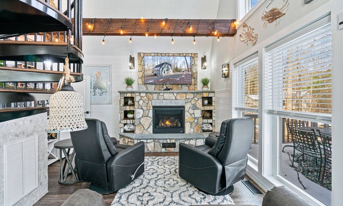 Locust Grove Cottage | Quaint & Cozy LakeView Cottage - Lake of the Woods
