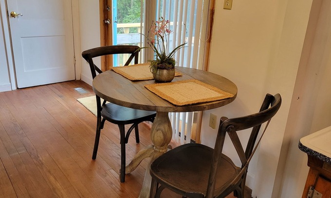 Asheville Cottage | Quaint farm cottage minutes from Downtown Asheville and Black Mountain.