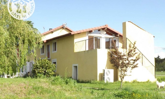 Sainte-Foy-Saint-Sulpice Apartment | Quaint Getaway: Cozy Cottage with Terrace & Large Garden, Pet-Friendly