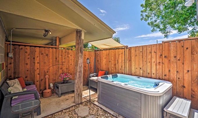Garden City Apartment | Quaint Garden City Studio with Hot Tub Pets Welcome