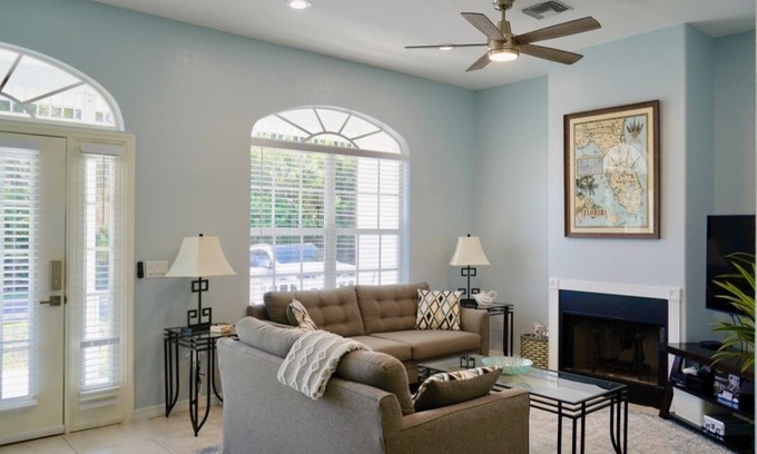 South Venice House | Quaint heated pool home minutes away from the beach!