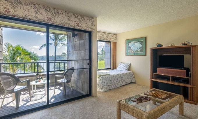Princeville Condo | Quaint Island Home w/Tons of Personality & Awesome Oceanfront Location
