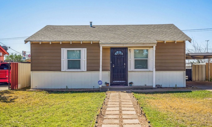 Midland House | Quaint Midland Home ~ 1 Mi to Downtown!