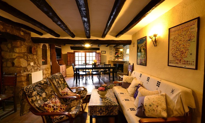 Cornudella de Montsant Cottage | Quaint pet-friendly vacation home