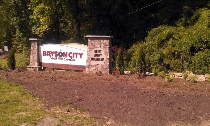 Bryson City Cabin | Quaint, peaceful, & creekside! Alarka Peaceful Creek Cabin - Bryson City