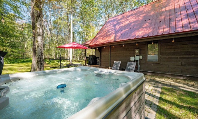 McHenry House | Quaint Retreat w/Fire Pit & Lake Access