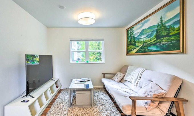 Minor Apartment | Quaint Seattle Retreat 2 Mi to Capitol Hill!