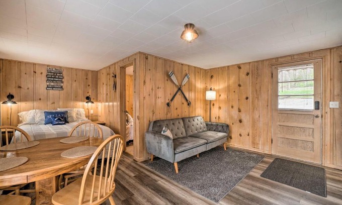 Kimberling City House | Quaint Table Rock Lake Hideout with Pool Access