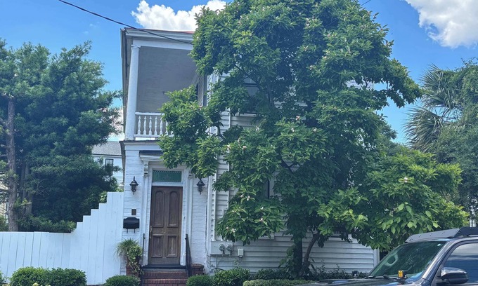 Cannonborough Elliotborough Apartment | Quaint Victorian Apartment in Downtown Charleston