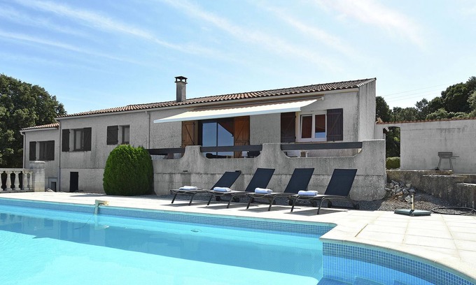 Argelliers Villa | Quaint Villa in Argelliers with Private Swimming Pool