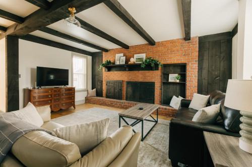 Manheim House | Quaint Vintage Reno in Manheim