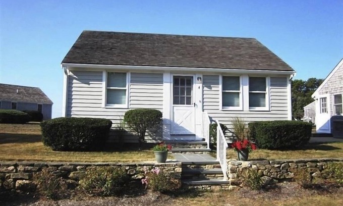 Wellfleet Cottage | Quaint Wellfleeter Cottage on Mayo Beach with 400 feet of private beach