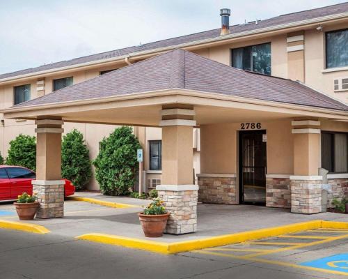 Beloit Hotel | Quality Inn Beloit