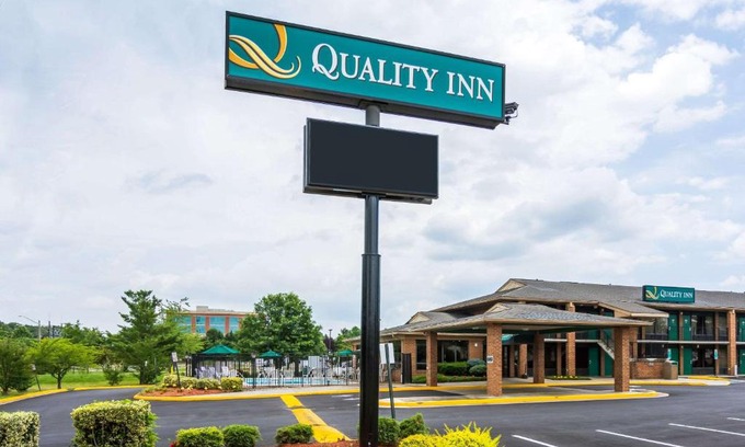 Lakeview Hotel | Quality Inn Manassas