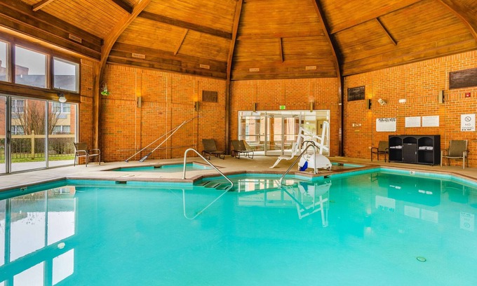 Radford Hotel | Quality Inn Radford-West Blacksburg I-81