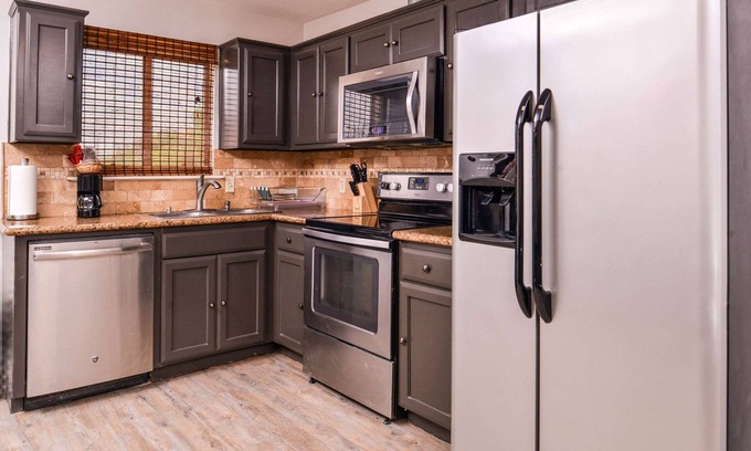 Beaumont Hotel | Quality Inn & Suites Beaumont