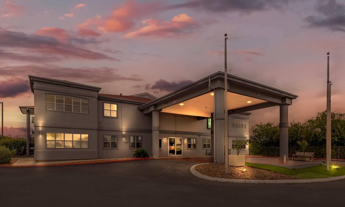 Wetmore Hotel | Quality Inn & Suites I-10 near Fiesta Texas