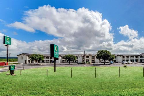 Junction Hotel | Quality Inn & Suites Junction