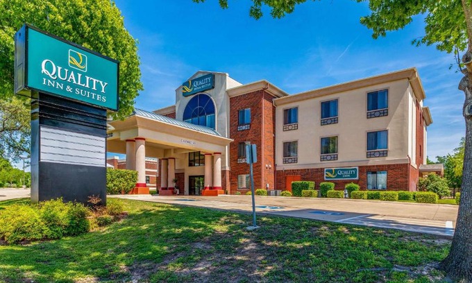 Lampasas Hotel | Quality Inn & Suites Lampasas