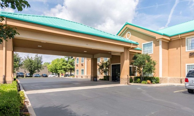 Alma Hotel | Quality Inn & Suites of Alma - Northeast from Fort Smith