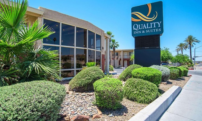 Youngtown Hotel | Quality Inn & Suites Phoenix NW - Sun City
