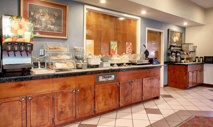 Clinton Hotel | Quality Inn & Suites