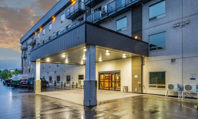 Terrace Hotel | Quality Inn Sunshine Suites