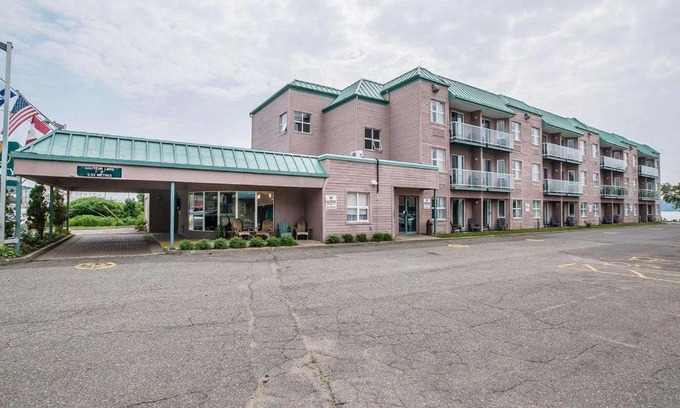 Ste Anne de Beaupre Hotel | Quality Suites