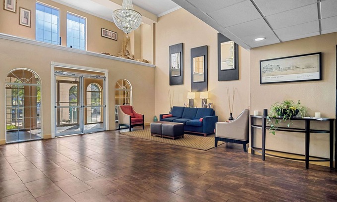 Las Colinas Hotel | Quality Suites Irving-Las Colinas