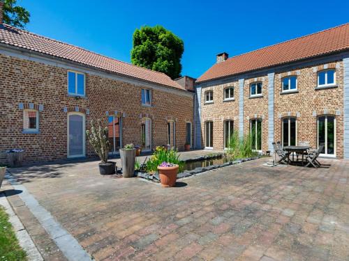 Geetbets House | Quanto A B