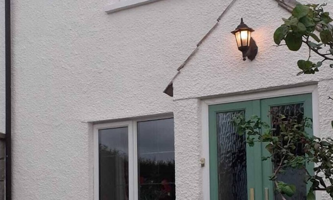 Stogursey Cottage | Quantock Cottage, Stogursey- 400 year old spacious and quirky cottage