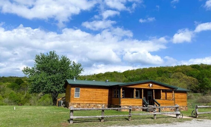 Pawhuska House | Quarter Circle Cross Bunkhouse