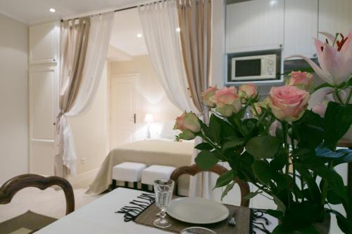 Jardin des plantes Apartment | Quartier Latin Apartments 3 Apartments to choose!