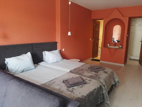 Baiona House | Quartos Do Seixe - Laranja