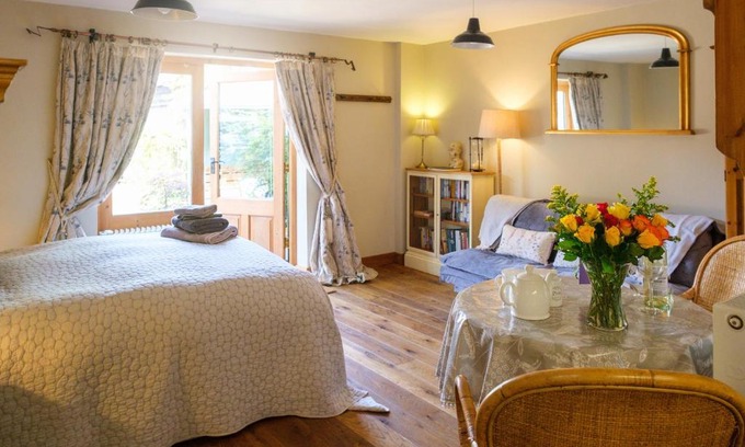 Thetford Apartment | Quavers Rest - quintessential little home & hot tub available !