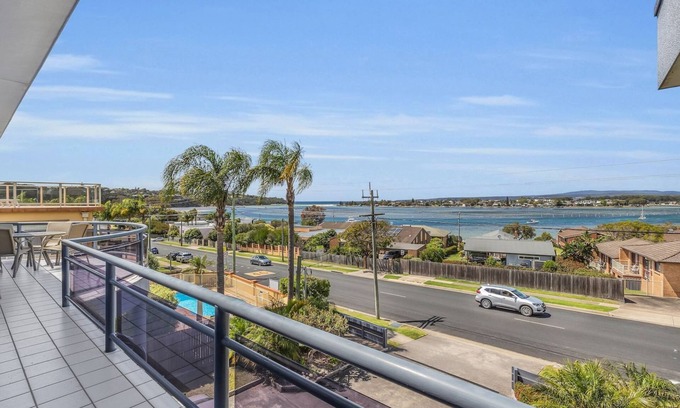 Merimbula Apartment | Quays 6 - Amazing Central Location With Views!