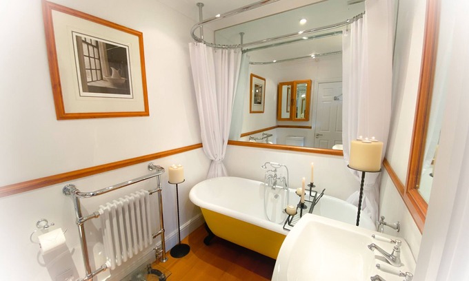 Poole House | Quayside Quarters * Great Location * Old Town Poole * Free Secure Parking