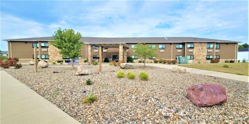 Polk City Hotel | Qube Hotel - Polk City