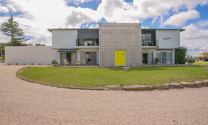 Goolwa South Apartment | 'Que Sera Sera' is a funky mid-century experience in Goolwa South - APARTMENT 2