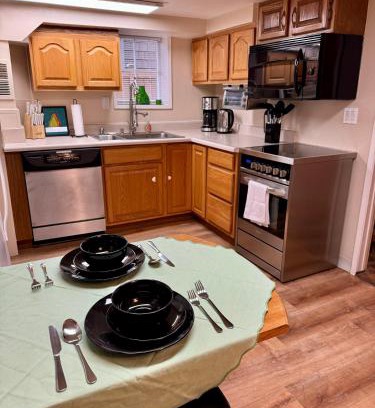North Queen Anne Apartment | Queen Bea-Seattle-Queen Anne-Basement-Level