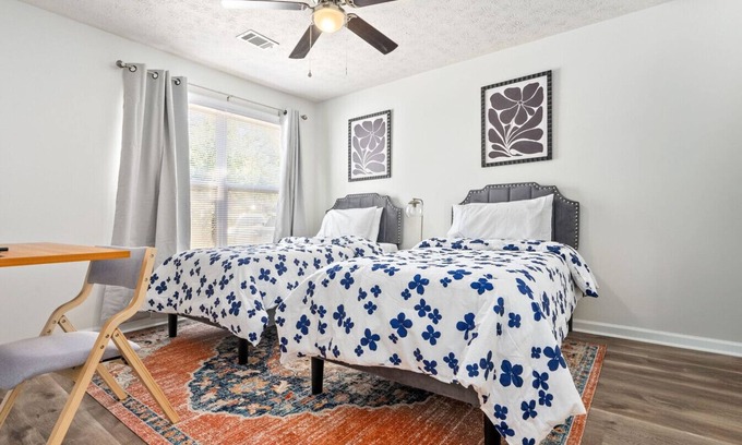 Auburn Apartment | Queen Bedroom inside a 4 BR Condo/New AU Oasis