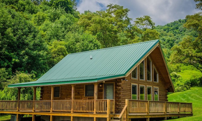 Davis Cabin | ✧Queen Cabin - wait until you see the BATHROOM!