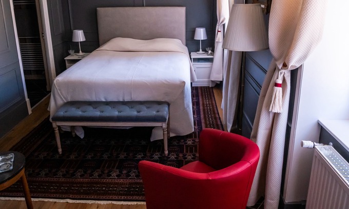Saint-Julien Other | Queen-Deluxe-Private Bathroom-Vineyard view-chambre grise