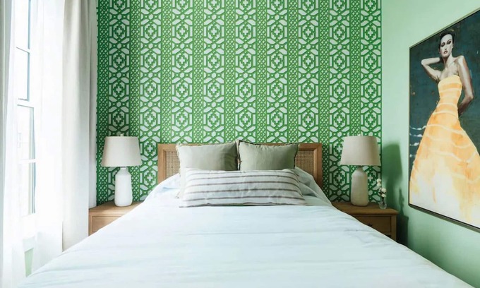 Five Points South Hotel | Queen Room at The Painted Lady! Pet-Friendly, Free Parking! Near Railroad Park!