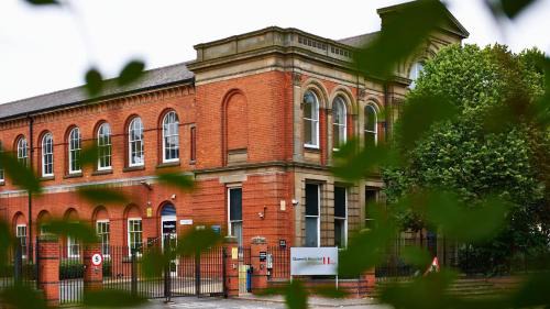 The Westside Apartment | Queen's Hospital Close near Birmingham City Centre